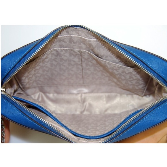 Michael Kors Jet Set CrossBody - Picture 3 of 4