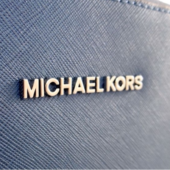 Michael Kors Jet Set CrossBody - Picture 4 of 4