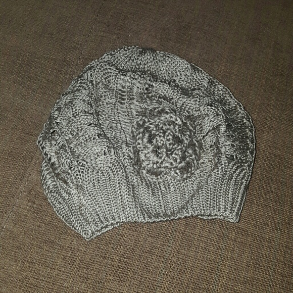 Knit beanie with a flower - Picture 2 of 2