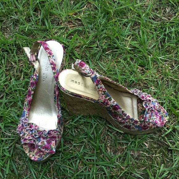 Flower Sandals - Picture 2 of 2