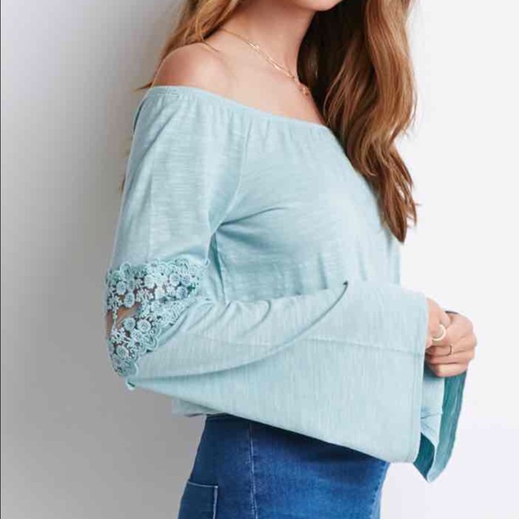 Off the shoulder bell sleeve top - Picture 2 of 4