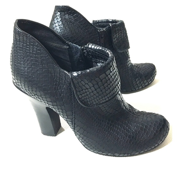 Fossil Shoes - Cutest fossil heel boots ever black Sz 8 med sexy