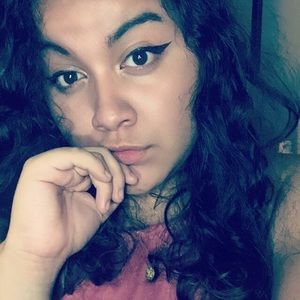 Meet your Posher, Carmela