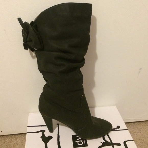 Cute black boots with a Bow