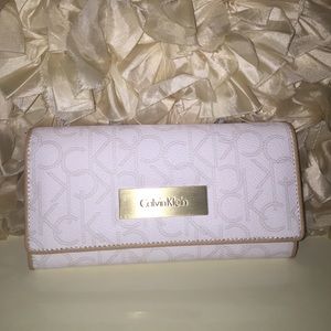 NWT Calvin Klein logo wallet