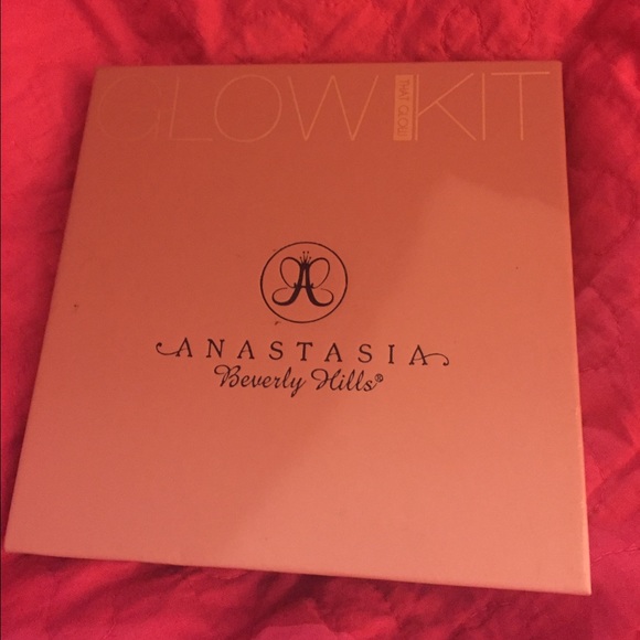 ANASTASIA THAT GLOW HIGHLIGHT PALETTE😍