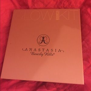 ANASTASIA THAT GLOW HIGHLIGHT PALETTE😍