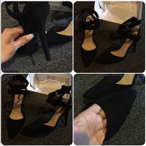 BLACK pointed heels