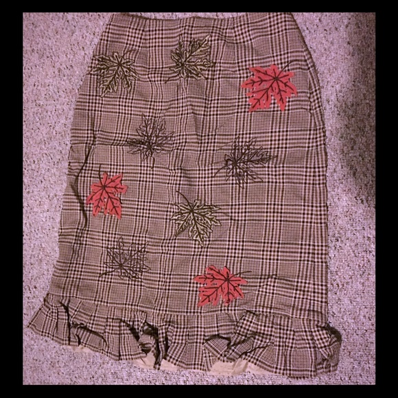 🍂🍁Beautiful Plaid Skirt With Leaf Design🍁🍂