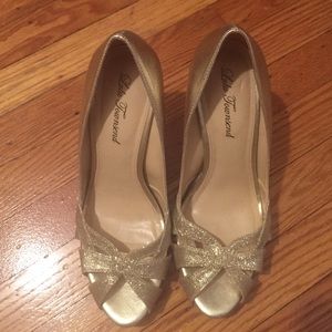 Lulu Townsend gold peep toe heels