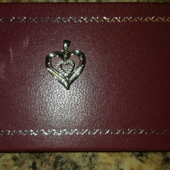 Helzberg 1/5 CT Tw Heart Diamond Pendant in S.S