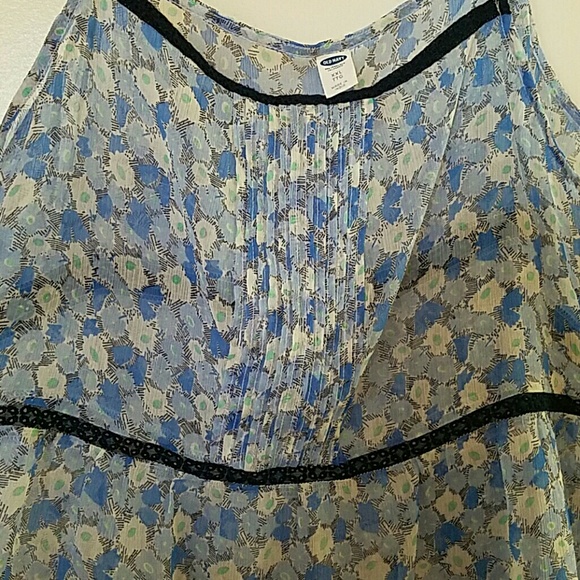 Sheer old Navy top - Picture 3 of 3