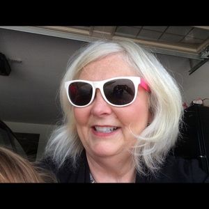 Meet your Posher, Connie