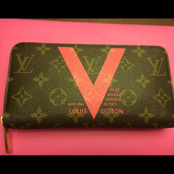 LOUIS VUITTON V ZIPPY WALLET