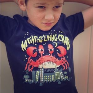 Kids navy tee with crab graphic.. 🐟🐙🌊