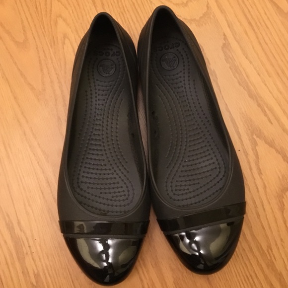 VGUC Flats made by Crocs, size 7