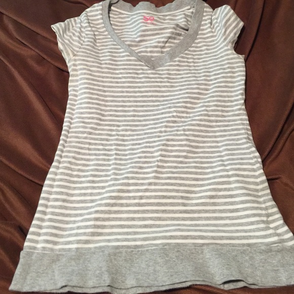 White and gray stretch t
