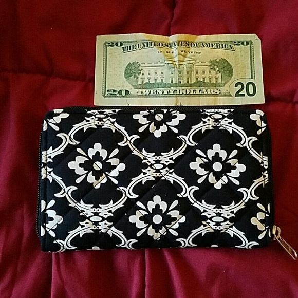 NEW Adorable Black and White Clutch