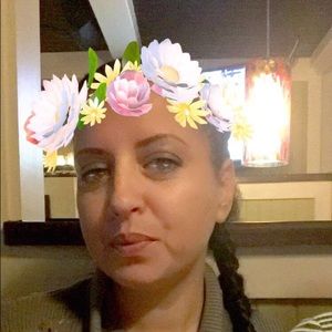 Meet your Posher, Crystal