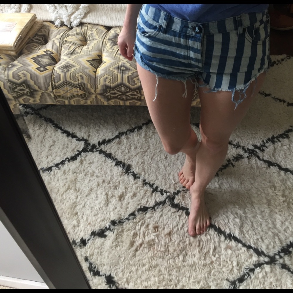 One Teaspoon stripes bandit shorts - Picture 4 of 5