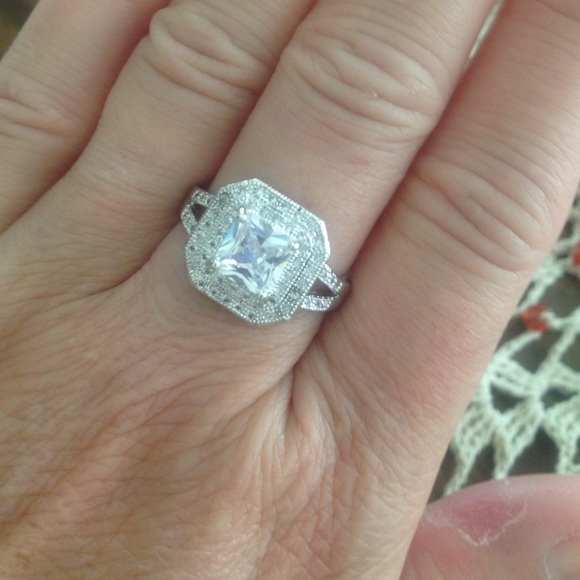 Gorgeous Australian Crystal on Silver Ring size 9