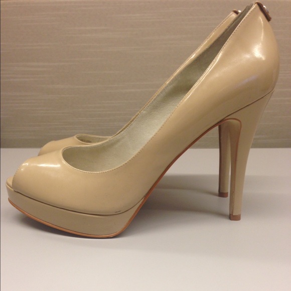 Michael Kors beige high heels pumps 9 1/2M - Picture 2 of 4