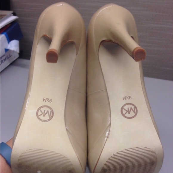 Michael Kors beige high heels pumps 9 1/2M - Picture 4 of 4