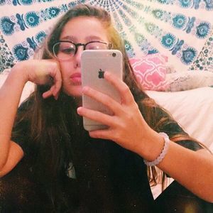 Meet your Posher, Olivia