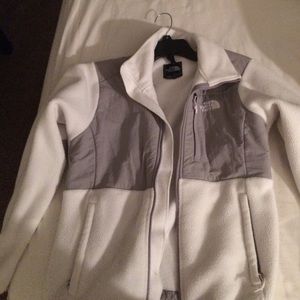 Women's Denali Northface fleece.