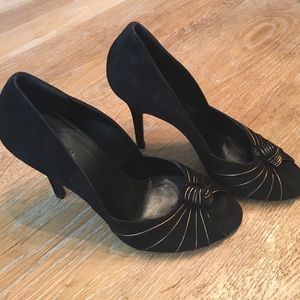 Gucci black suede peep toe pumps