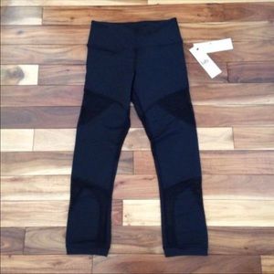 ISO lululemon lab Union crop