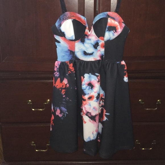 Flower dress - Picture 2 of 4