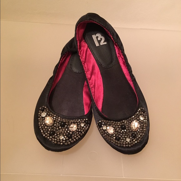 ✨✨✨Sale!!!✨✨✨Black Jeweled Flats