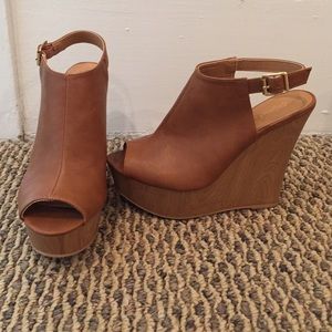 Qupid Tan Wedges