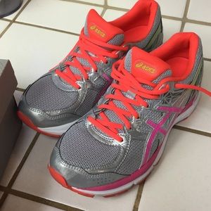 Asics Gel-Exalt Wonens Size 8