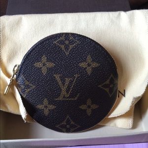Louis Vuitton round coin purse...💥💥💥SOLD💥💥💥