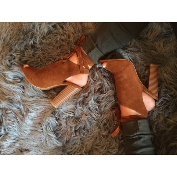 ••LAST••Suede wrap booties - Picture 4 of 4