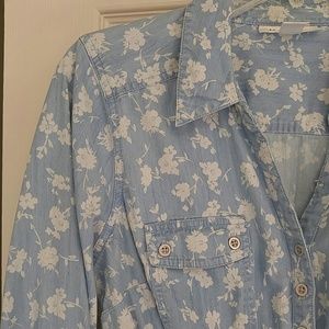 Sky blue quarter sleeve maternity shirt