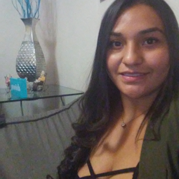 Meet your Posher, Aimee - Picture 2 of 2