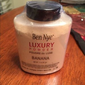 Ben Nye luxury powder banana 3oz