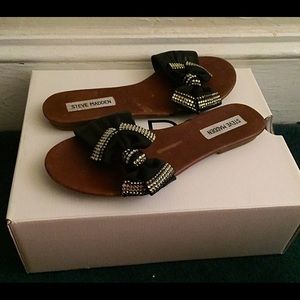 Steve Madden slip on sandals