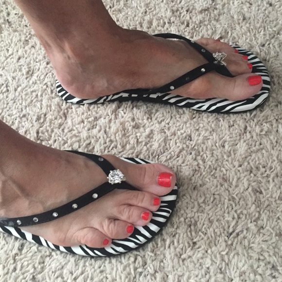 Fun flip flops - Picture 2 of 4