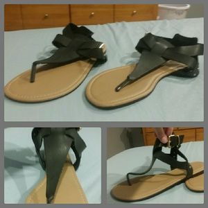 Torrid 9 wide black thong gladiator sandals
