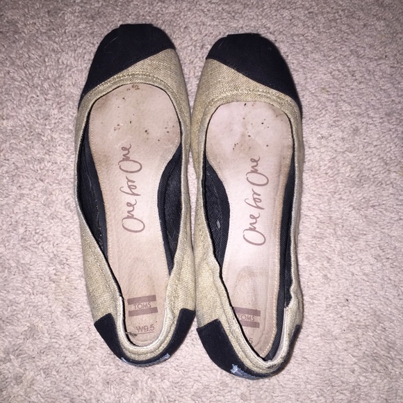 Black and Tan burlap flats TOMS