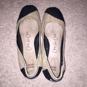 Black and Tan burlap flats TOMS