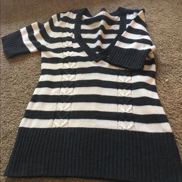 Short sleeved sweater