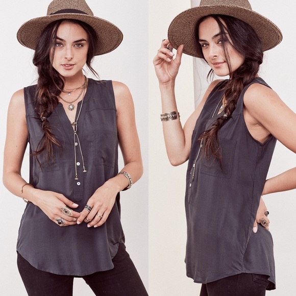 Classic Paper Doll Tops - ‼️SOLD OUT‼️Sleeveless Two Pocket Henley Top