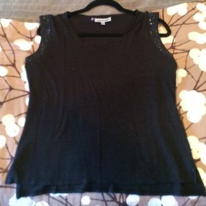 Black cap sleeve tee