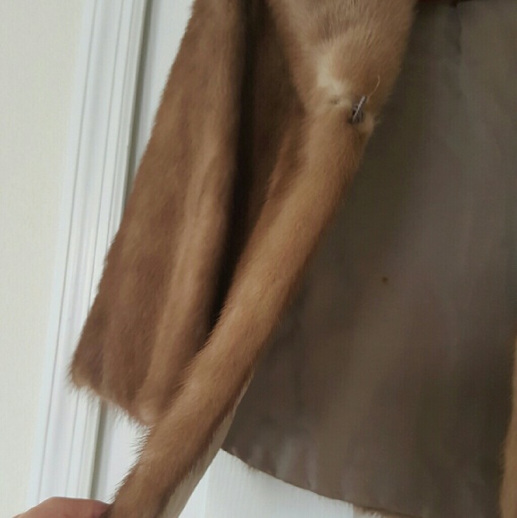 Mink Stole (real). - Picture 4 of 4