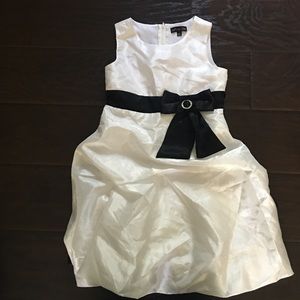 Beautiful little girls dress size 7 like new